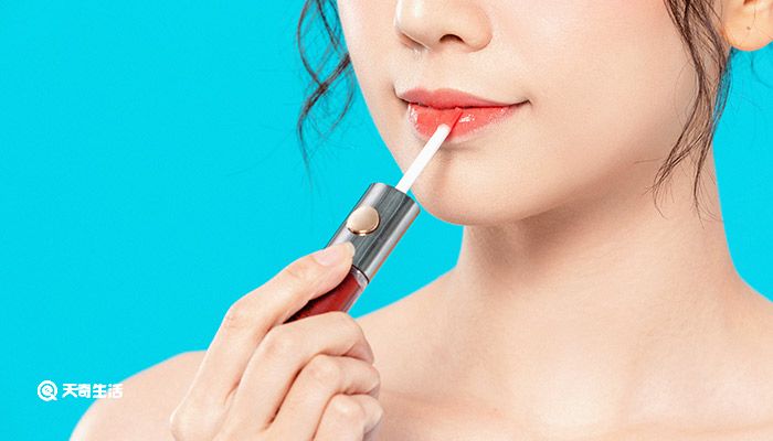 相关文章可以过一段时间后再涂抹修复剂